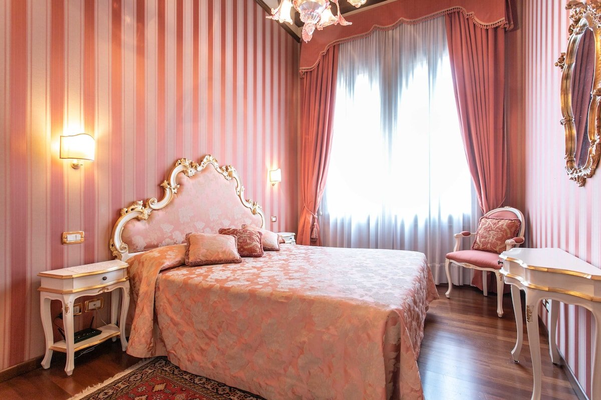 Historic 14th century Luxury Apartment gallery image 4