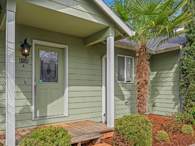 Happy Valley Home, Game Room, + 8 beds!