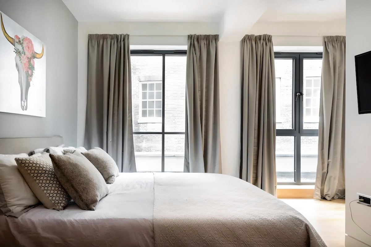 Iconic Landmarks at Reach: Gorgeous Penthouse! gallery image 4