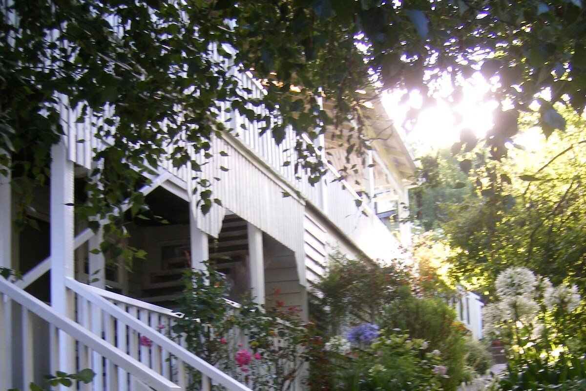 Historic House with Sea Views gallery image 5