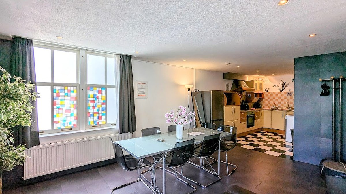 Amsterdam Elegant gallery image 2