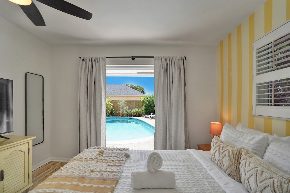 Game room, BBQ, large rooms, spacious home! gallery image 2