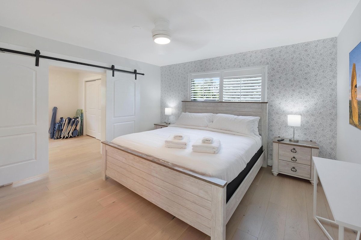 2350 Lighthouse Pt Swing Set | by Brampton Park gallery image 5