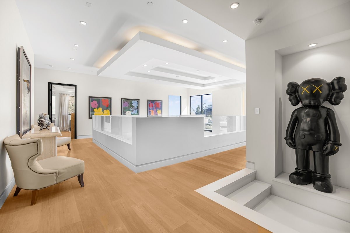 Hollywood Hills City Scape Dream w/ Theater & Gym gallery image 4