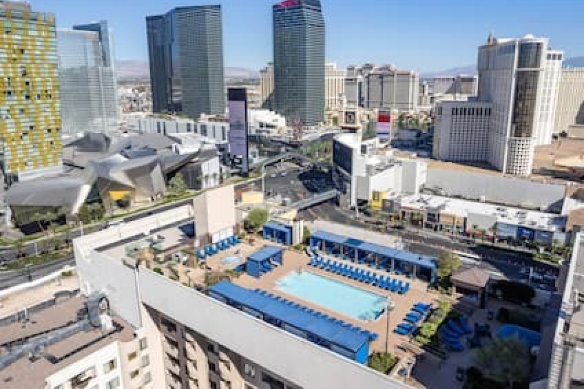 Polo Towers 2bedroom on the strip