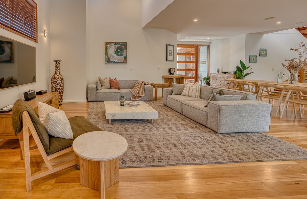 Coast Along – Heated Pool, Walk to Beach & Cafe gallery image 4