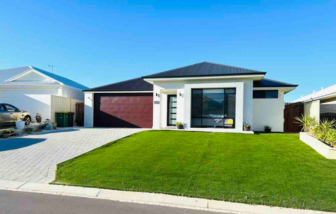 Dunsborough- Stylish 5 Bed, 3 bathroom home gallery image 2