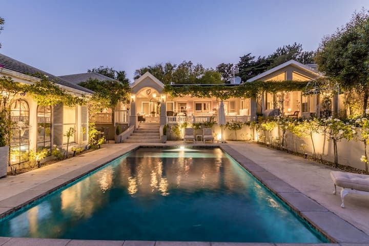 Photo 1 of Constantia Bliss accommodation in Constantia, Cape Town with 6 bedrooms and 4 bathrooms