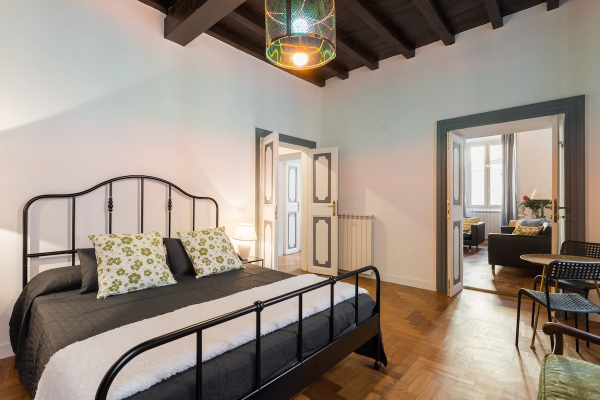 Croce Palace unit 4 – 3 Bedrooms / P.zza di Spagna gallery image 3