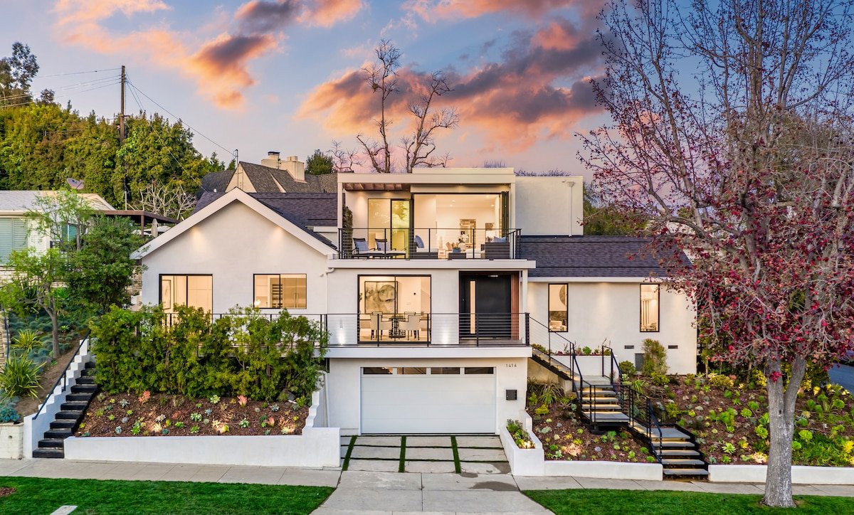 Brand New Construction in the heart of the city gallery image 3