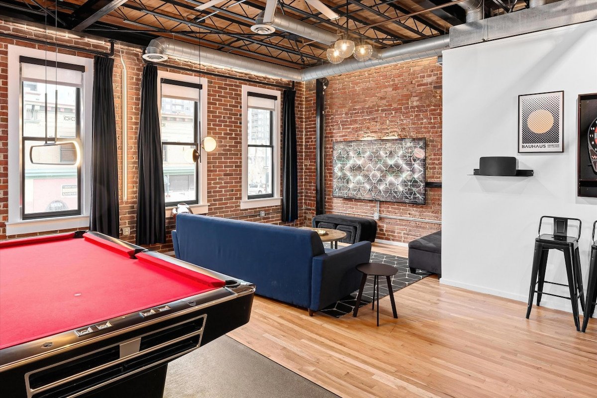 Premier Downtown Location + Private Rooftop Deck gallery image 4