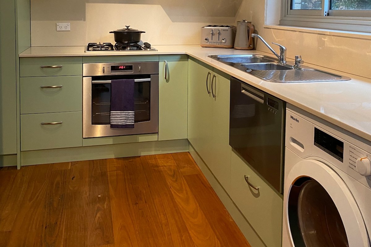 Manly Harbourside 3 bedroom apartment with yard gallery image 4