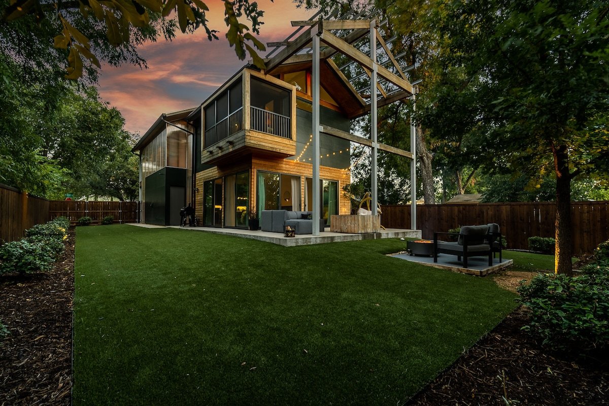 Luxury Home by Greenville Ave, near SMU & Uptown gallery image 2