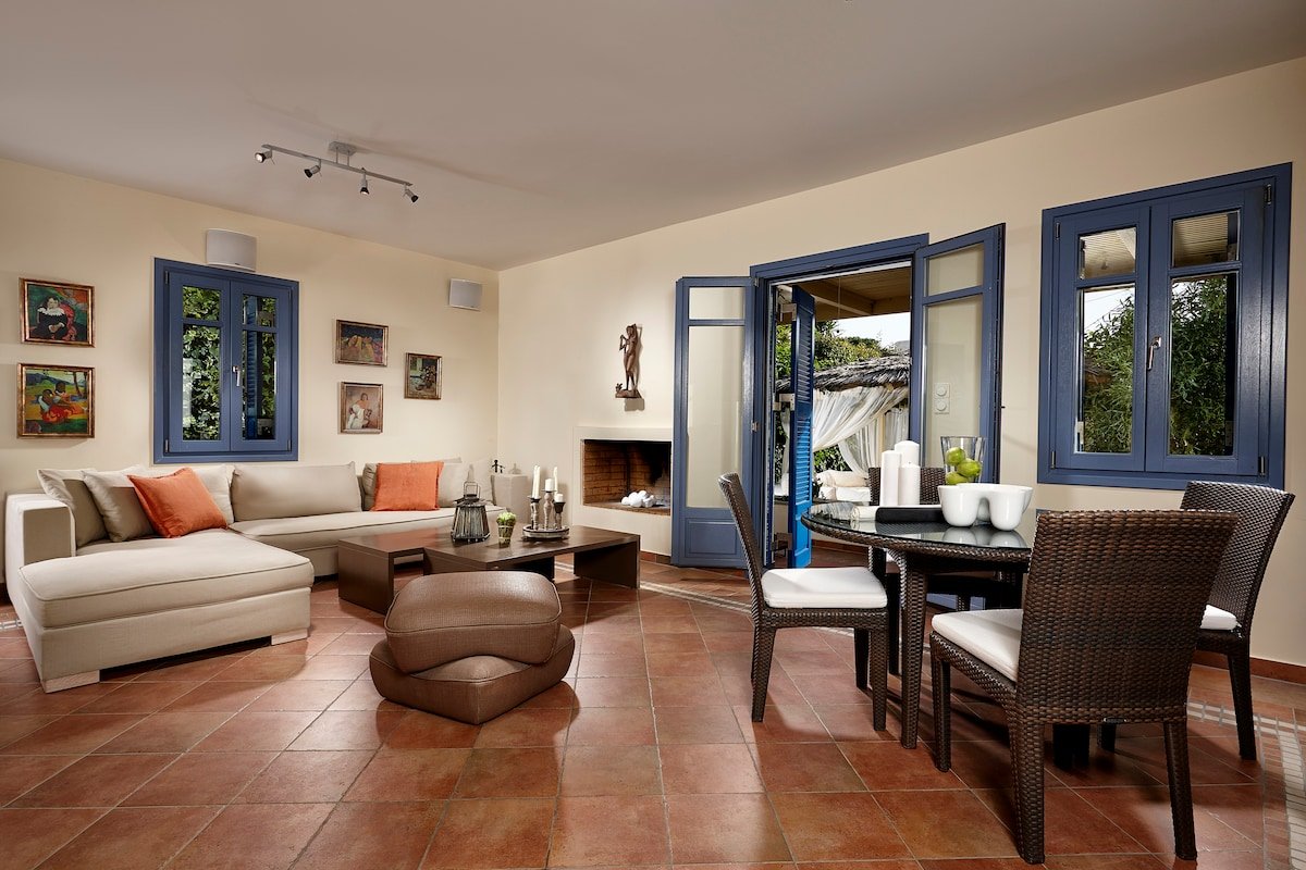 Villa ‘Blue’ a unique escape from reality 10 pax gallery image 5