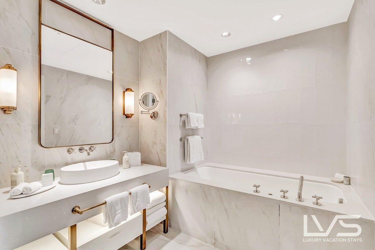 LVS Four Seasons FTL Direct OceanView Beach Resort gallery image 2