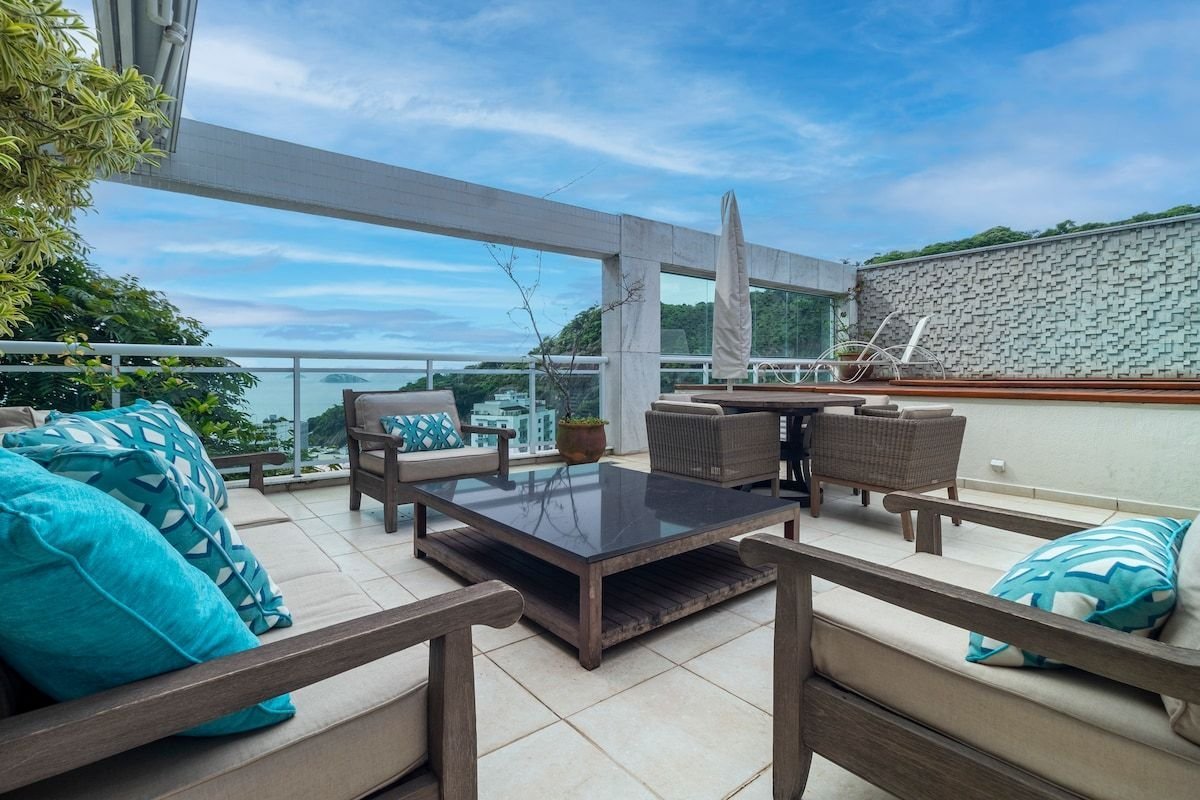 Leblon | Quiet Penthouse with 4 Suites gallery image 5