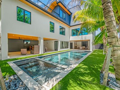 Luxury Home with Pool and Rooftop Putting Green!