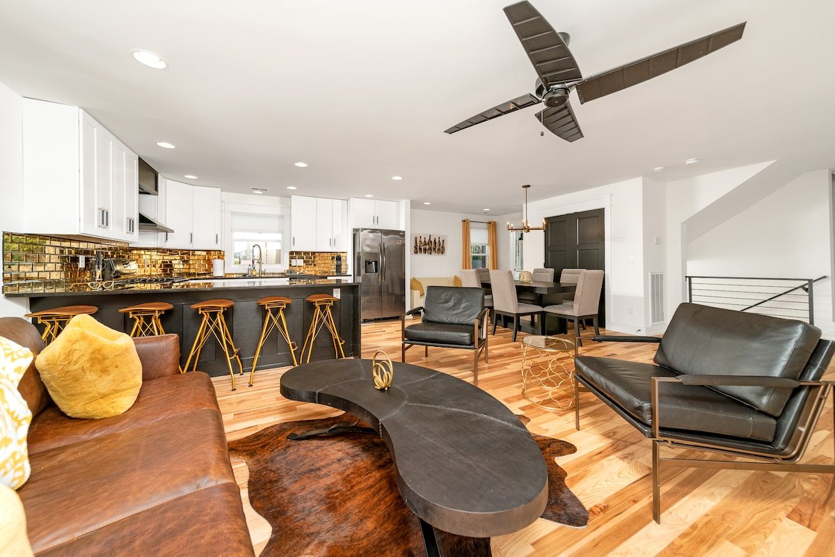 Sleeps 13-City Hideaway Stunning Rooftop Escape #1 gallery image 2