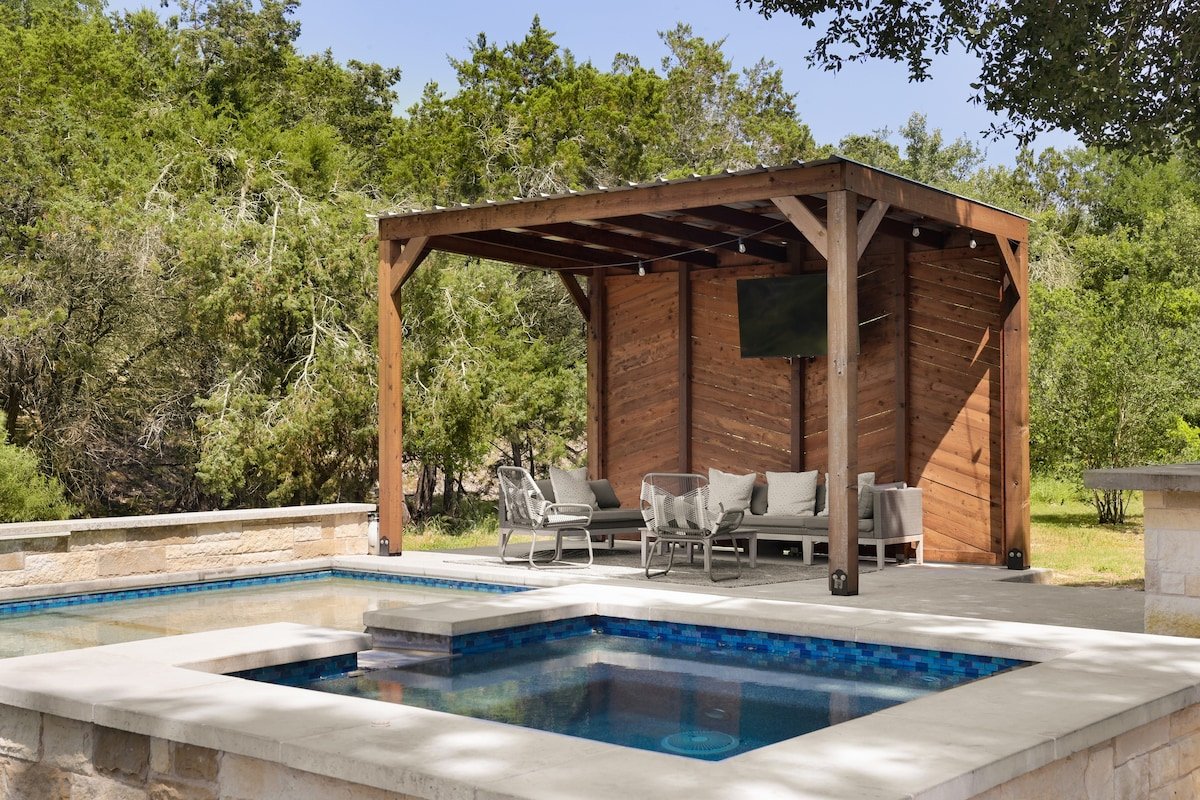 Hill Country Escape | Pool, Hot Tub & Sleeps 25 gallery image 3