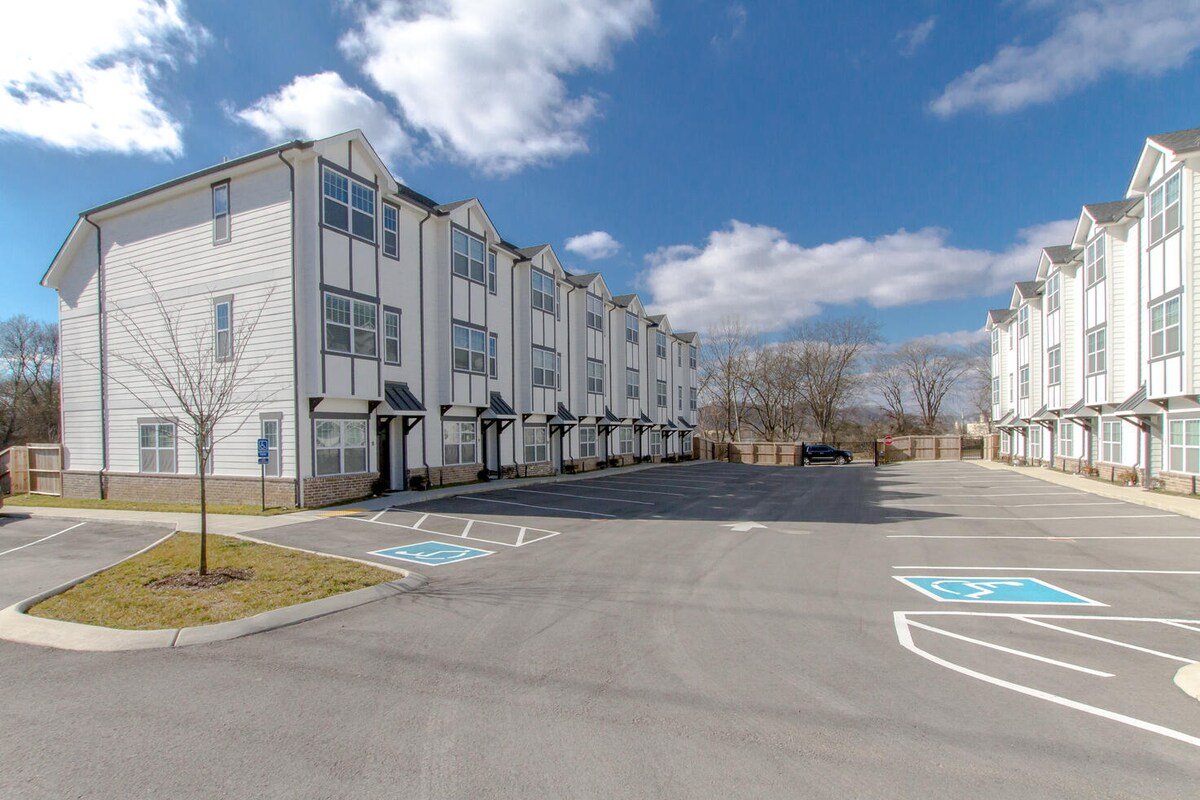 Two Gorgeous Homes- 20 Guests- Amazing Location gallery image 3