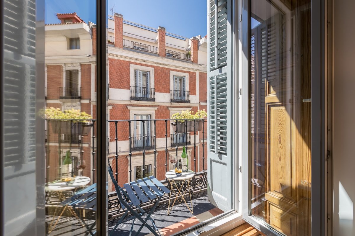 Stunning PRADO SANTA ANA Cozy Sunny 2bd/2ba LIFT gallery image 5