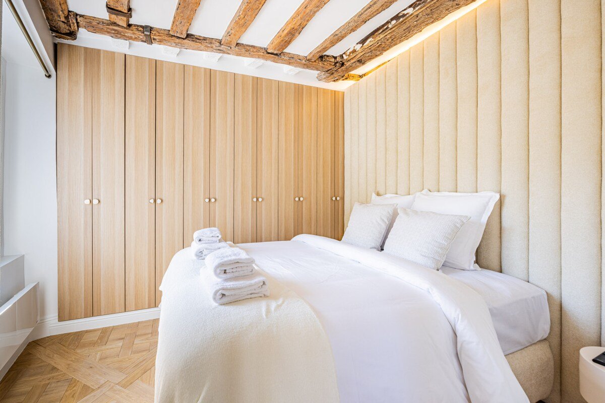 23.2bedrooms SacréeCœur Place du Tertre Montmartre gallery image 3