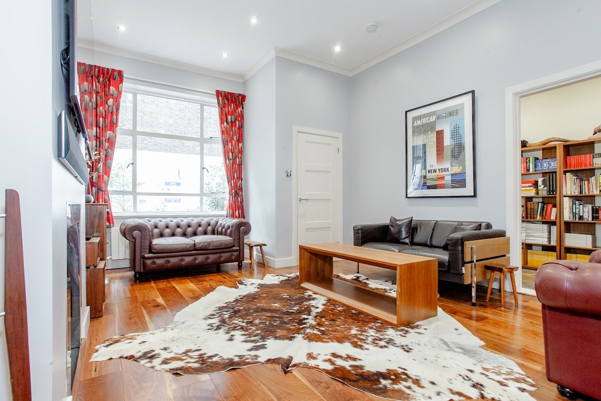 Central London Mid-Century Mews House. 2 bed, 2 ba gallery image 2