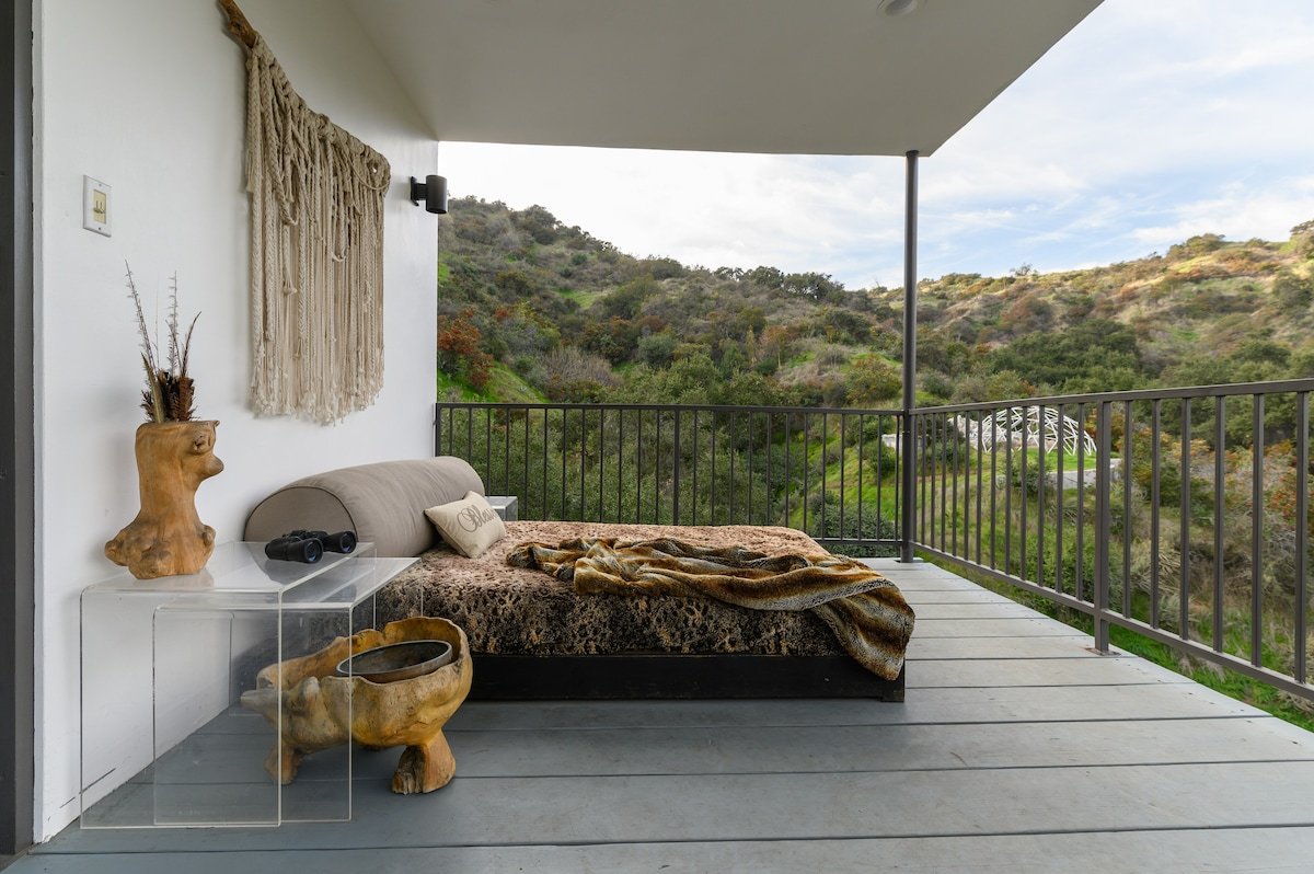 Pasadena Mid-Century Modern Treehouse gallery image 3