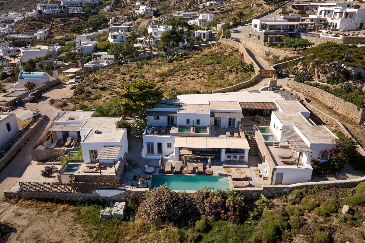 Trinity Mykonos | Sea view Villa near Scorpios gallery image 5