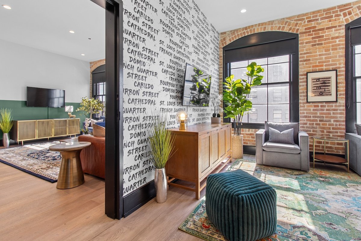 Downtown 4BD/4BA with 2 Living Rooms&Kitchens gallery image 3