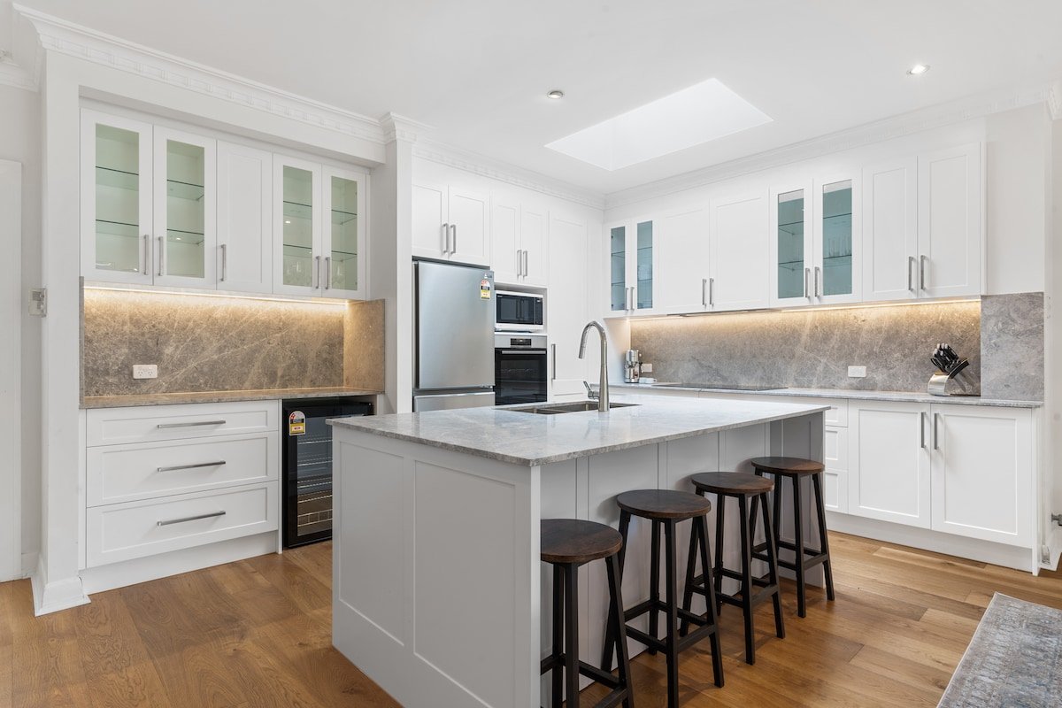 Luxury Renovated Home, Quiet street- Light Modern gallery image 2