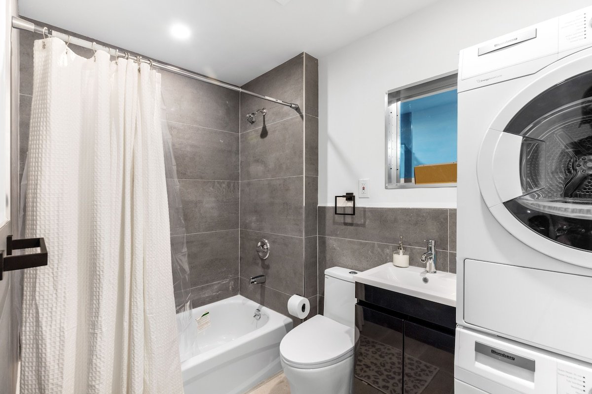 Charming Manhattan getaway! gallery image 4