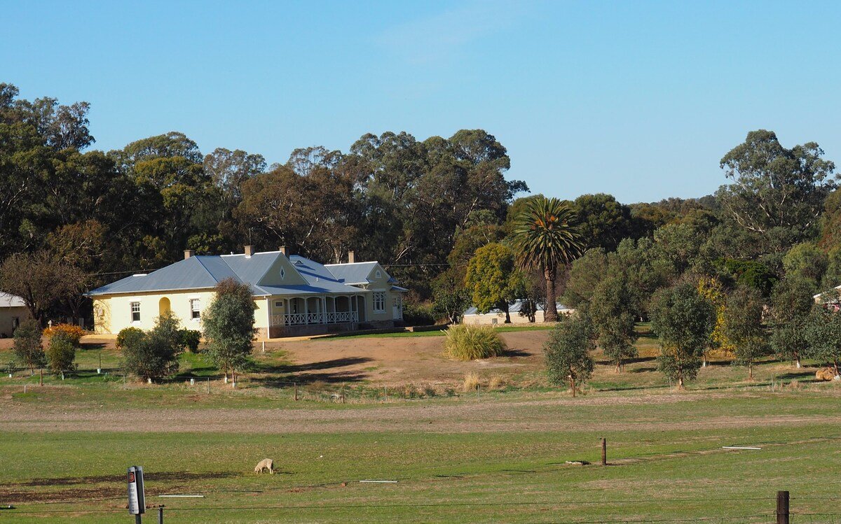 Exclusive Barossa country lodge/retreat gallery image 3
