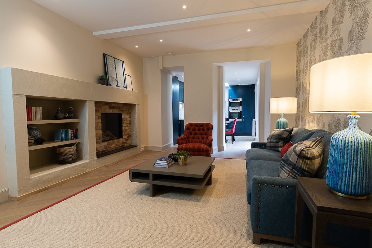 Stylish Georgian city unit gallery image 2