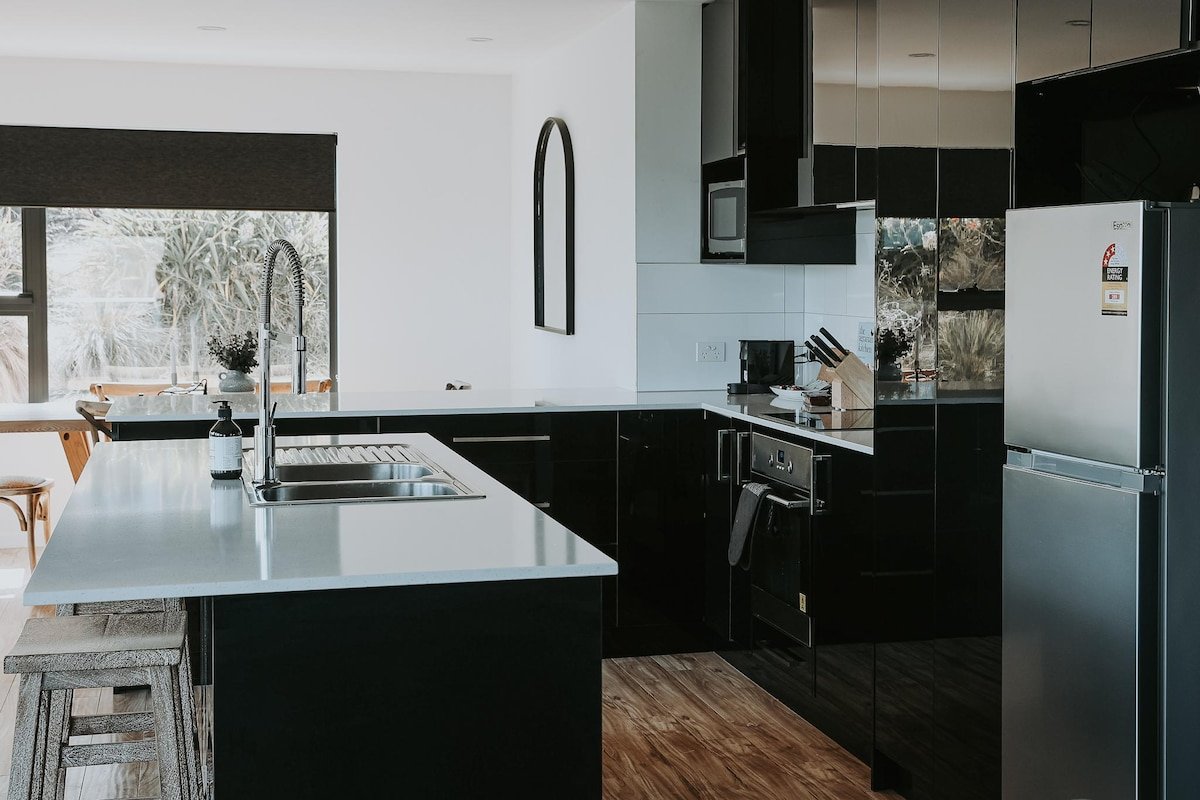 Tranmere Seaside Serenity gallery image 3