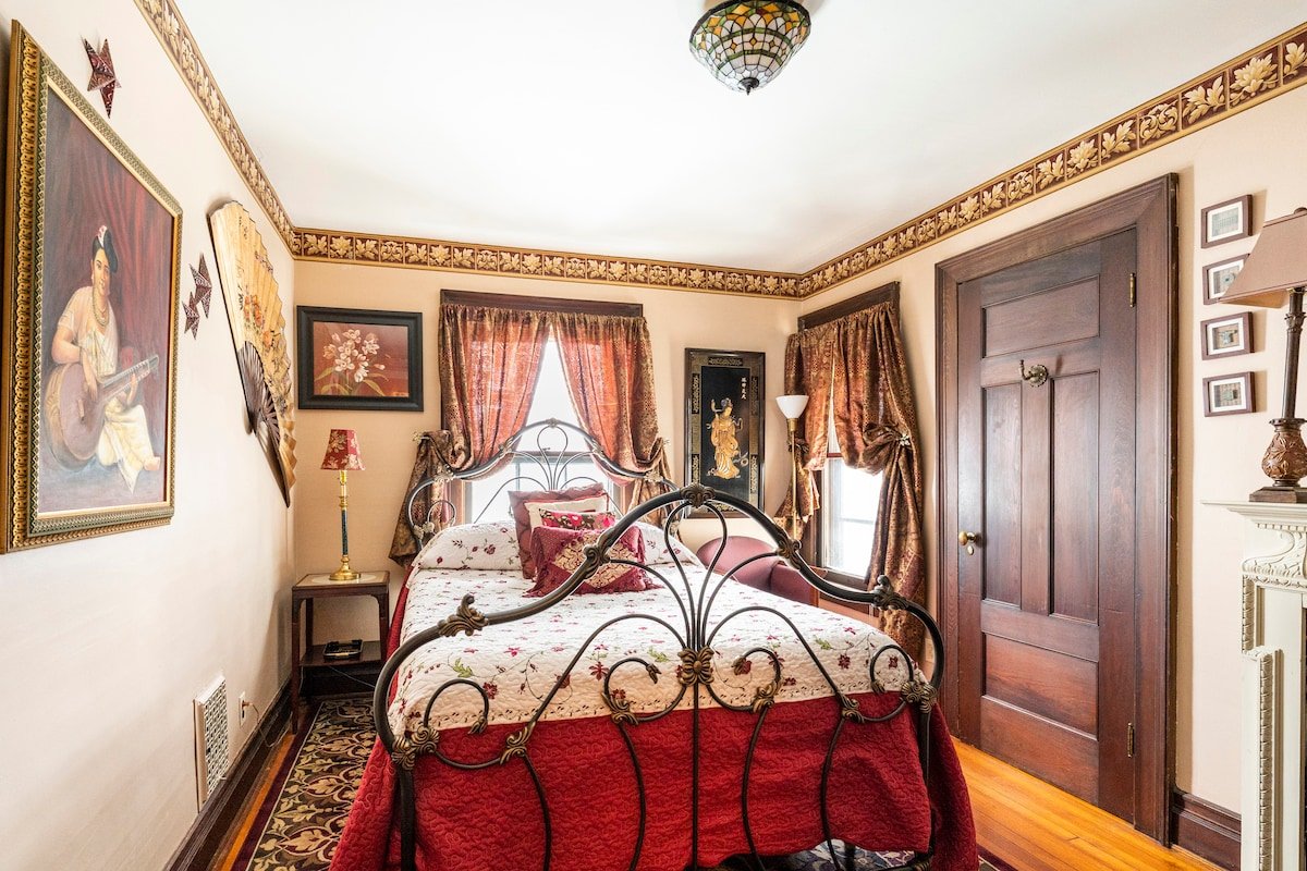 Secret Garden — Estate “The World Is Your Flower” gallery image 5