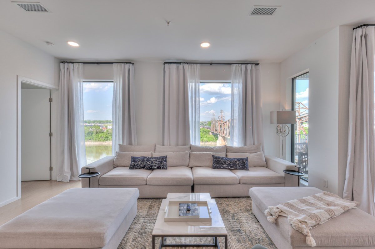 Boutique Condo on Nashville’s Riverfront- EVE #402 gallery image 3