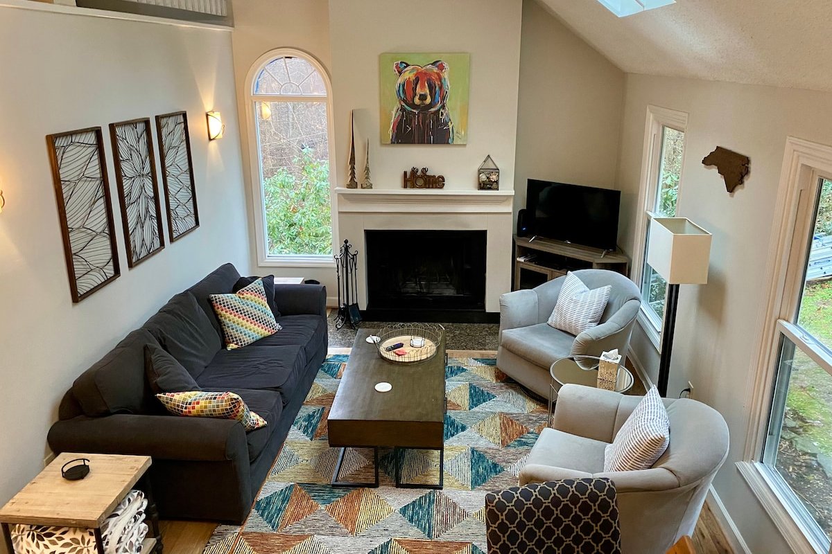 Asheville Best Mtn Retreat-5 mi. town! Spa. Dog ok gallery image 3