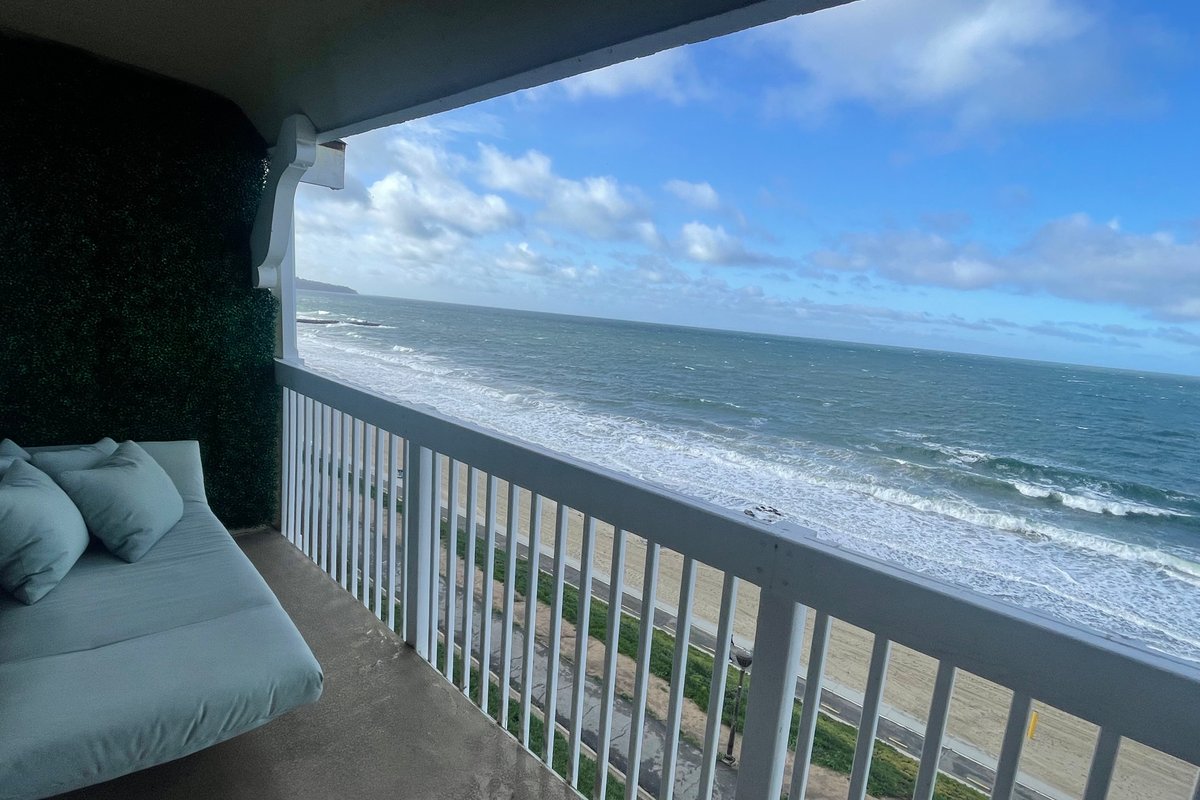 Gorgeous Oceanfront View / 2 Bed / 2 Bath