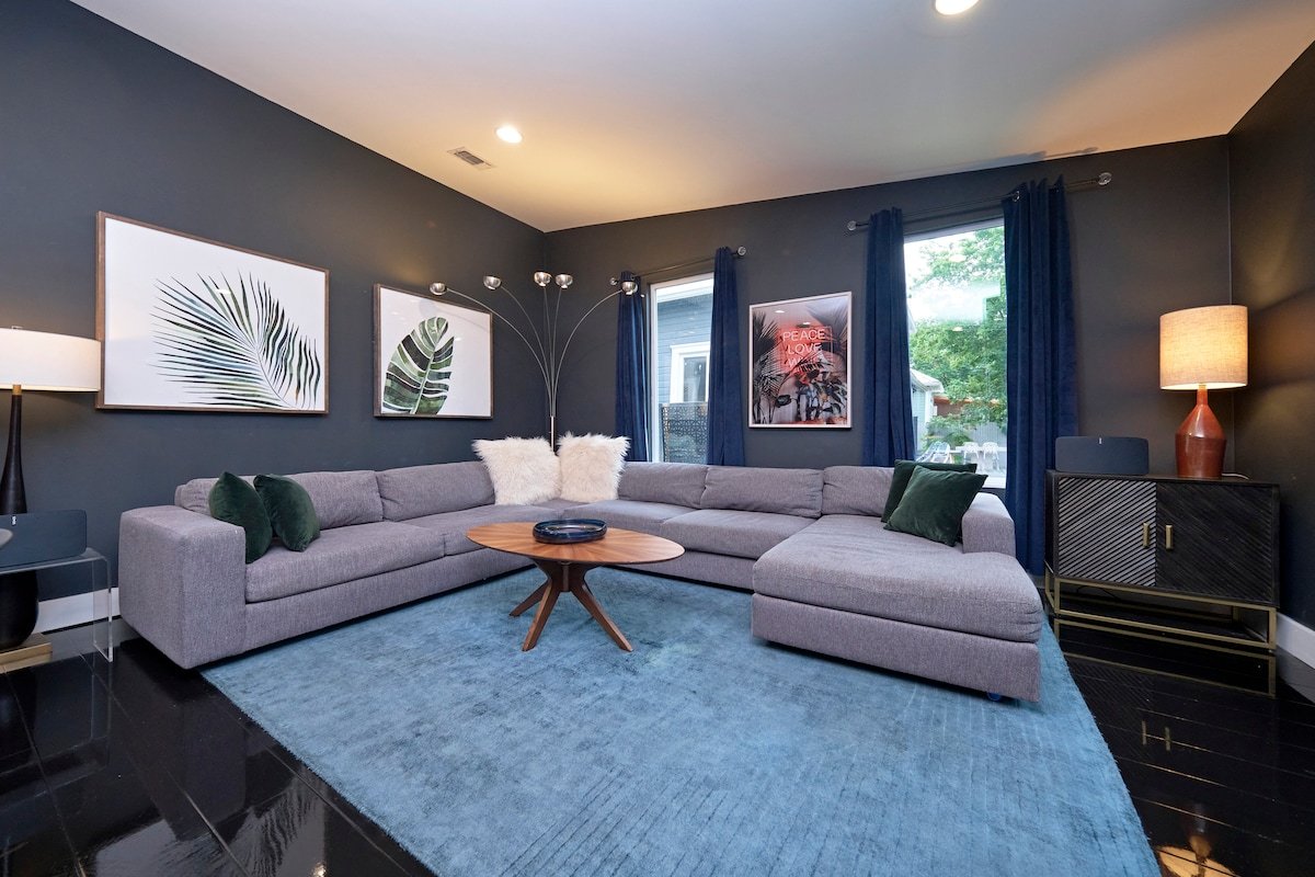 Grand Luxury Estate Downtown gallery image 4