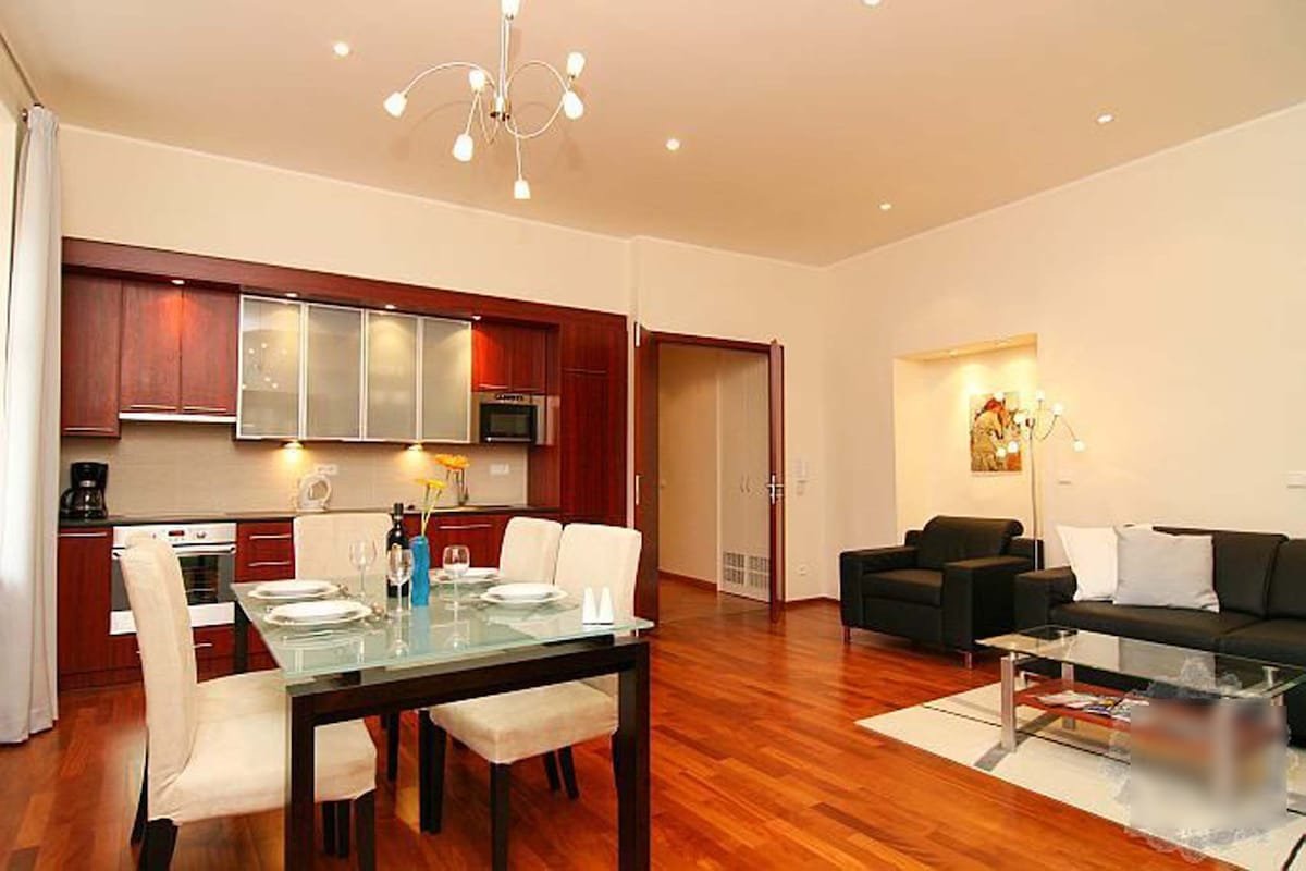 Old Town Square luxury apartment, amazing views! gallery image 2