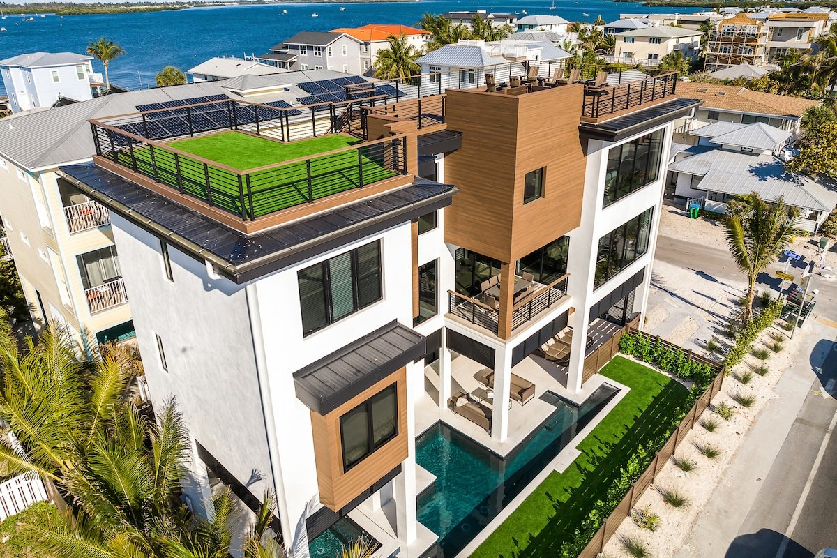 Luxury home! Pool, Bikes, Beach View – Dream State gallery image 3