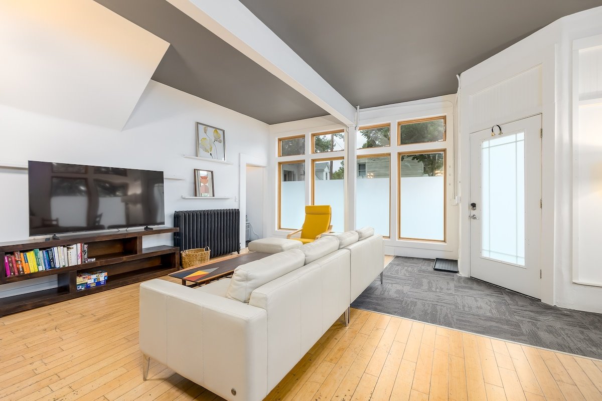 Huge & Sunny 16 BD Home~Arcade~Event Space~Theater gallery image 4