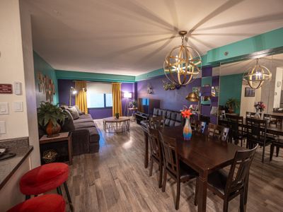 Stay together on the strip – 2 bedroom apartment