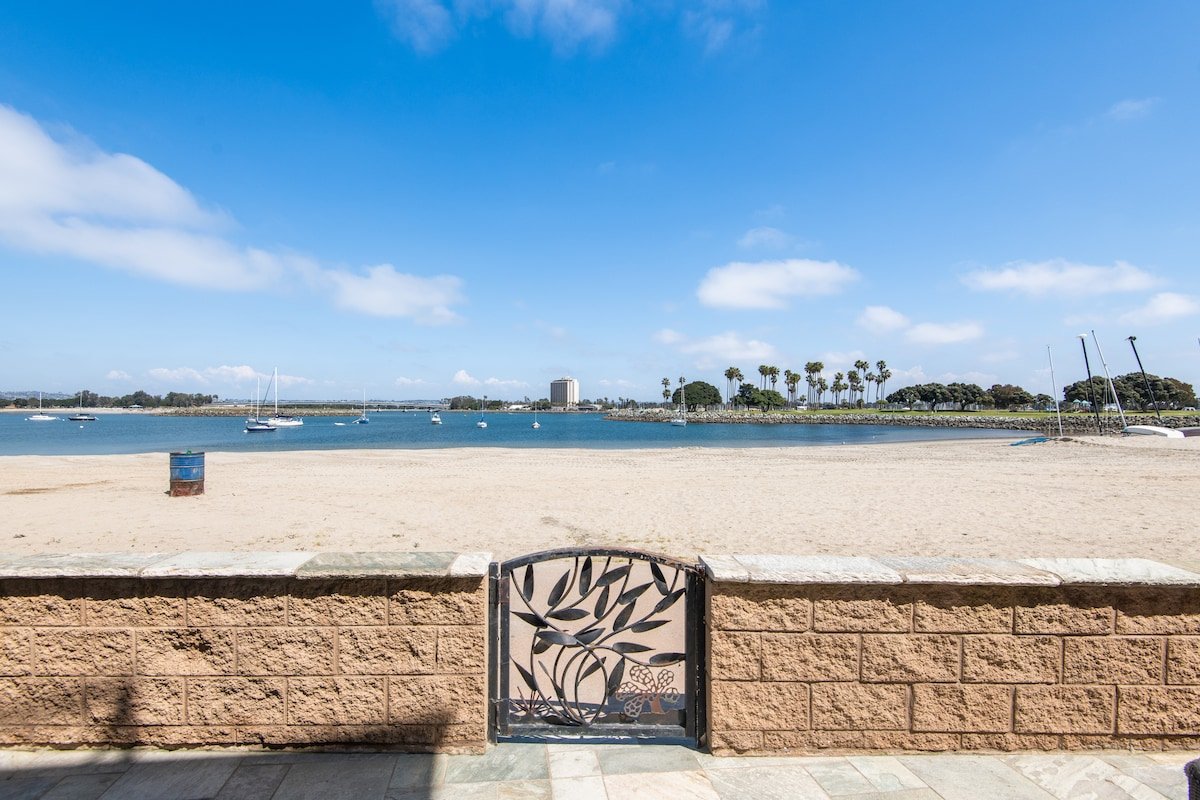 On the Sand! Bayfront Ground Floor + AC + Patio gallery image 3