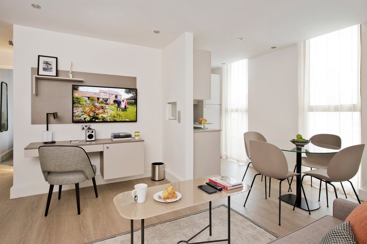 Luxury Two Bed Apartment with Private Terrace