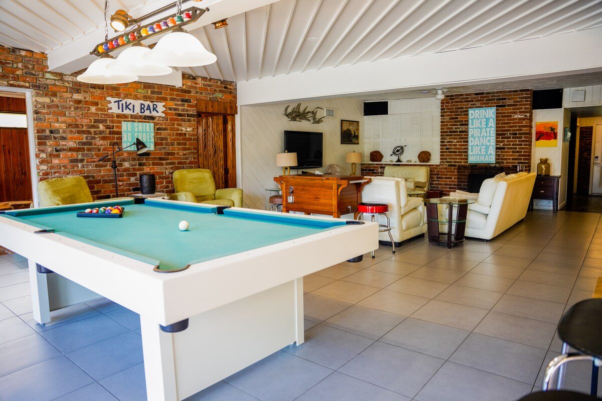 Classic 4 Bedroom 4 Bath Beach Style Home gallery image 4