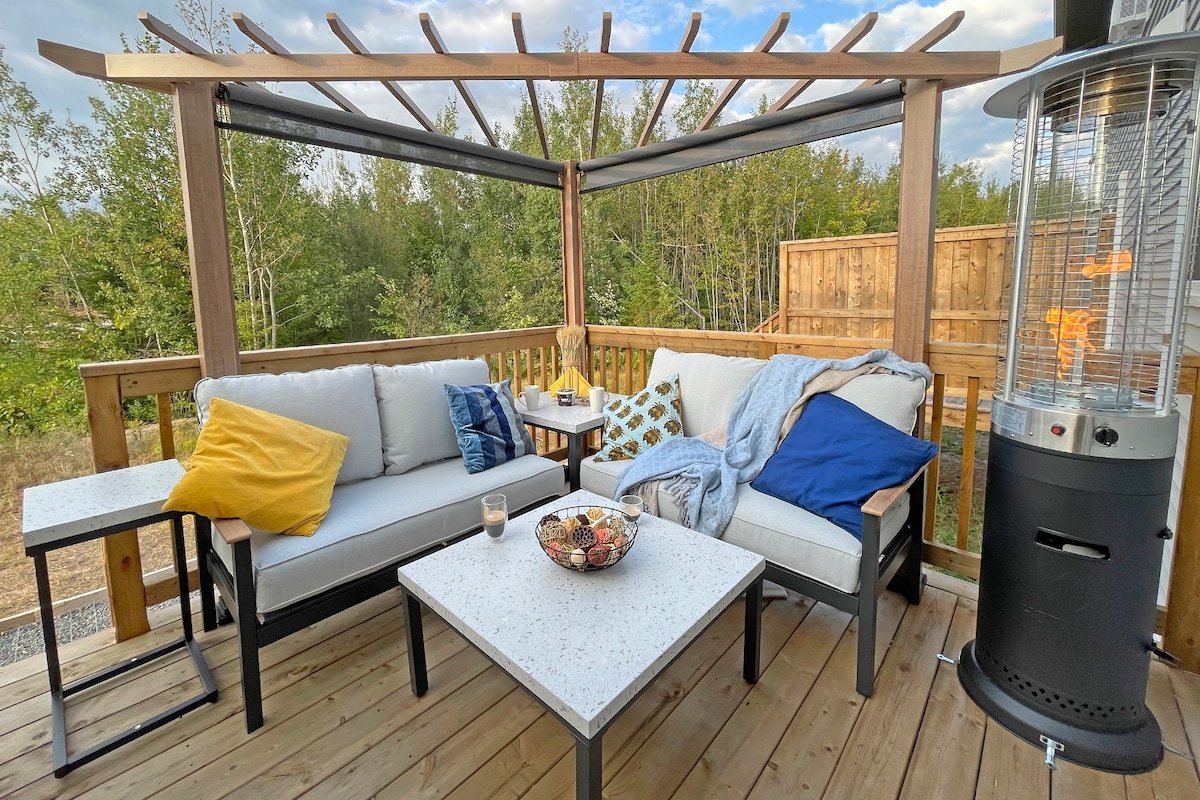 Soak, Play & Indulge: 4xTV Smart Home Retreat gallery image 5