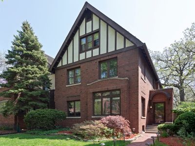 Amazing historic campus mansion!