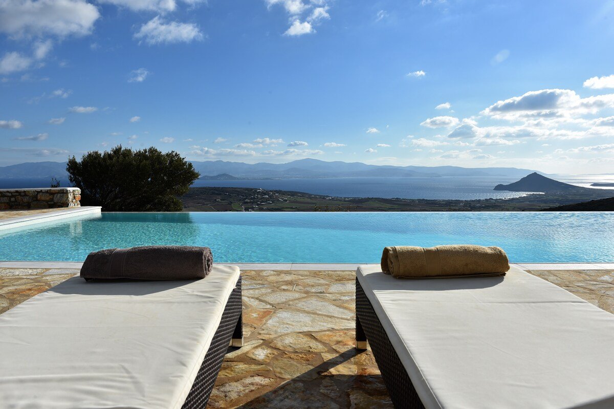 Gorgeous pool villa, stunning sea views, helipad! gallery image 4